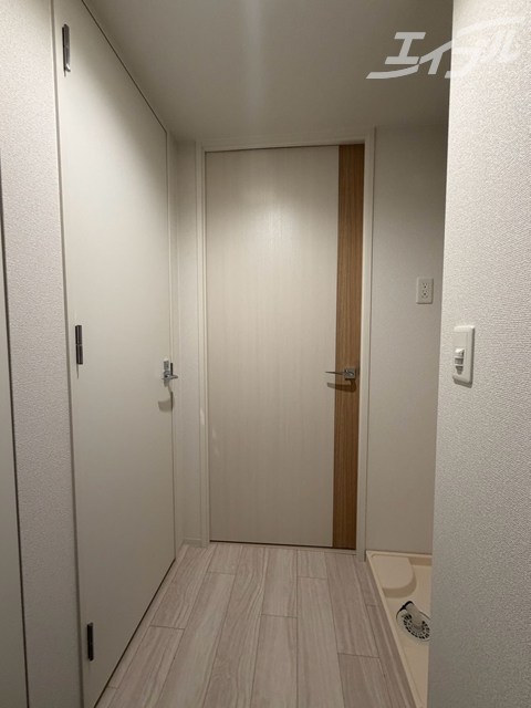 地下鉄御堂筋線 中津駅 徒歩12分 15階建 築1年の玄関写真