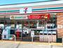 コンビニ　セブンイレブン足立東伊興3丁目店（コンビニ）まで280m