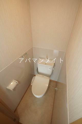 トイレ　落ち着いた色調のトイレです
