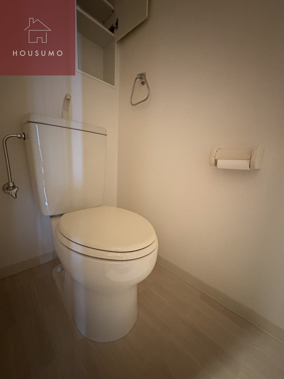 トイレ　落ち着いた色調のトイレです