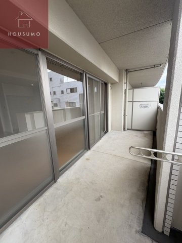 バルコニー　外からの目が気にならないバルコニーで洗濯物が干せます