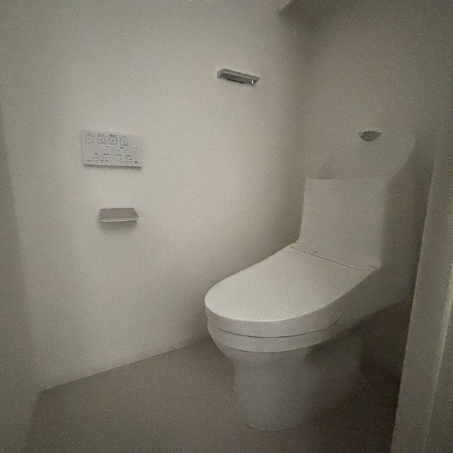 トイレ　※写真は同タイプ住戸です。