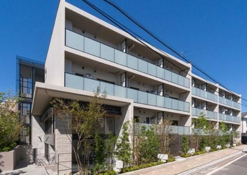 建物外観　鉄筋コンクリート造のがっちりとした建物。