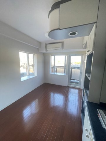 居室・リビング　写真は同タイプ住居です。