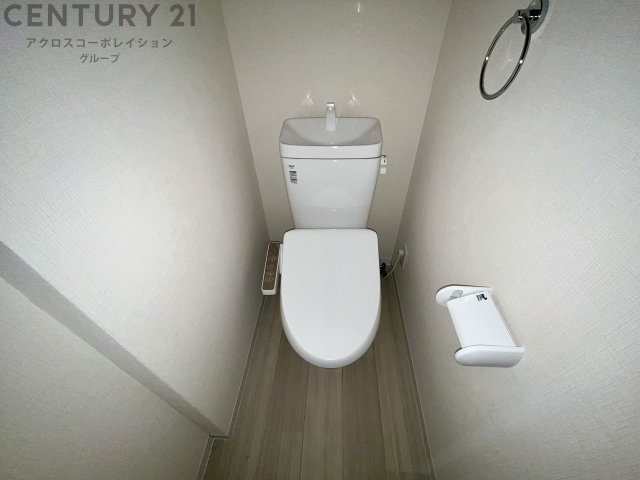 トイレ　温水洗浄便座付きのトイレです♪