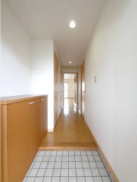 玄関　室内写真は別部屋の写真です。