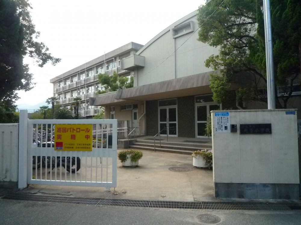 小学校　宝塚市立　売布小学校（小学校）まで461m