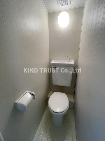 トイレ　落ち着いた色調のトイレです