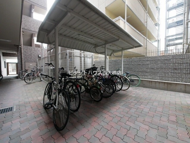 駐車場　自転車