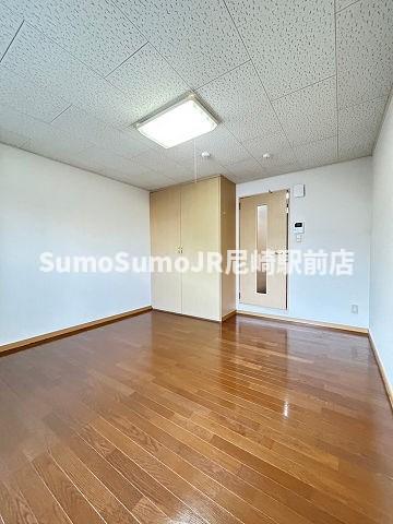 その他部屋・スペース　開放的な寝室です