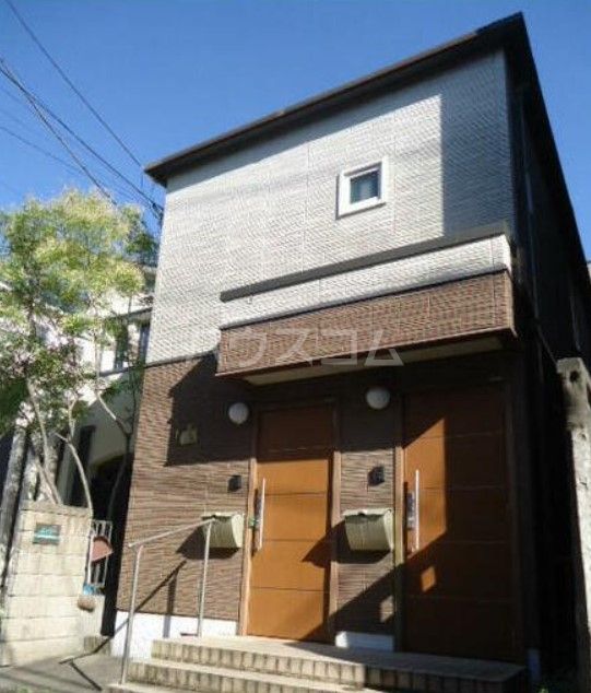 アヤメゾン初台の外観写真