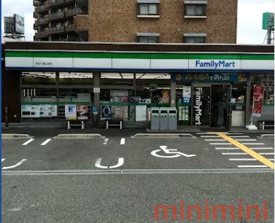 コンビニ　ファミリーマート吹田千里山西店（コンビニ）まで675m
