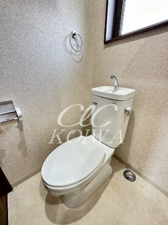 京成本線 京成小岩駅 徒歩8分 2階建 築7年のトイレ写真