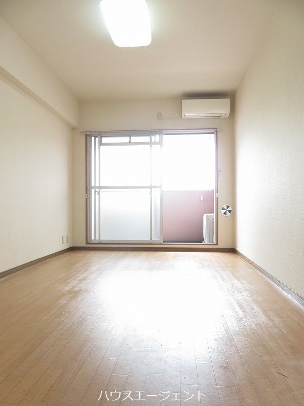 居室・リビング　東向きのお部屋です。※参考画像