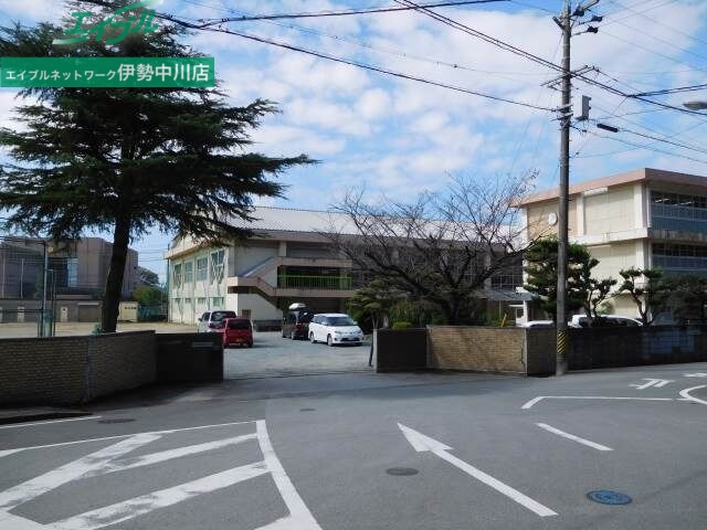 中学校　松阪市立殿町中学校（中学校）まで294m