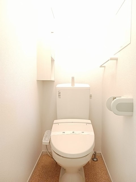 トイレ　温水洗浄便座です。