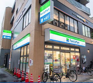コンビニ　ファミリーマート西大井一丁目店（コンビニ）まで492m