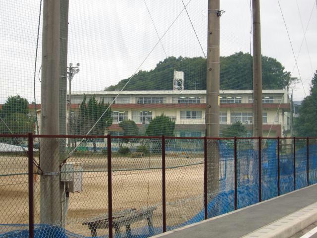 中学校　津市立久居西中学校（中学校）まで905m