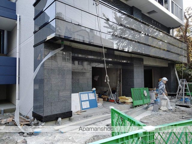 地下鉄御堂筋線 西中島南方駅 徒歩7分 10階建 築5年の外観写真