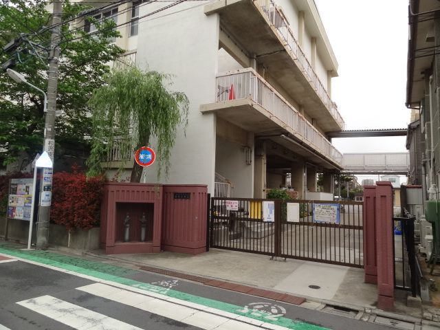 小学校　葛飾区立新宿小学校（小学校）まで108m