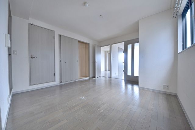 居室・リビング　※別部屋参考写真です