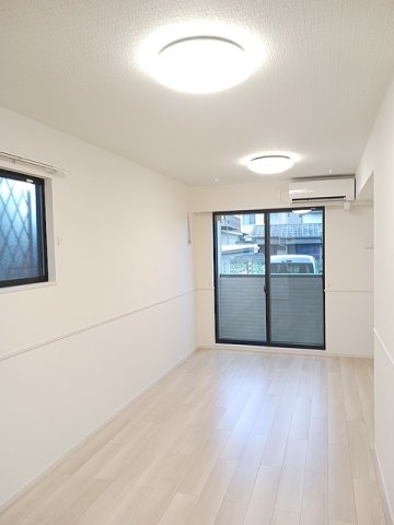 居室・リビング　こちらの居間で趣味の時間をお楽しみください