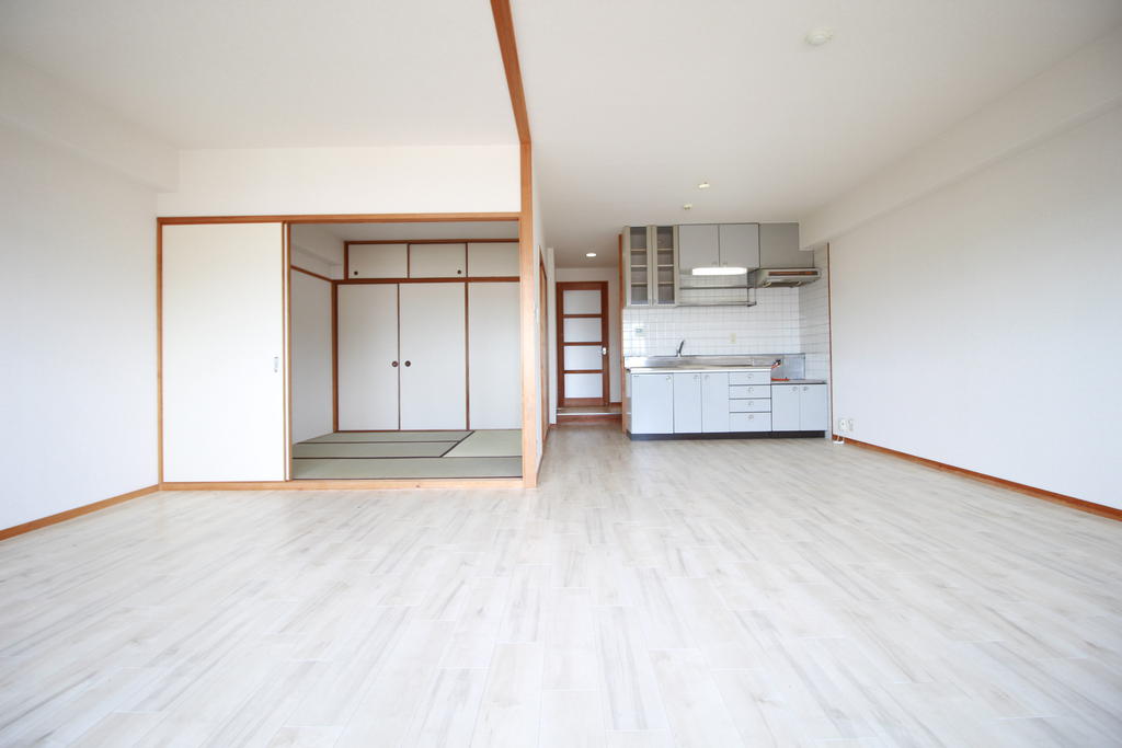 ＪＲ牟岐線 二軒屋駅 徒歩35分 8階建 築34年の居間写真