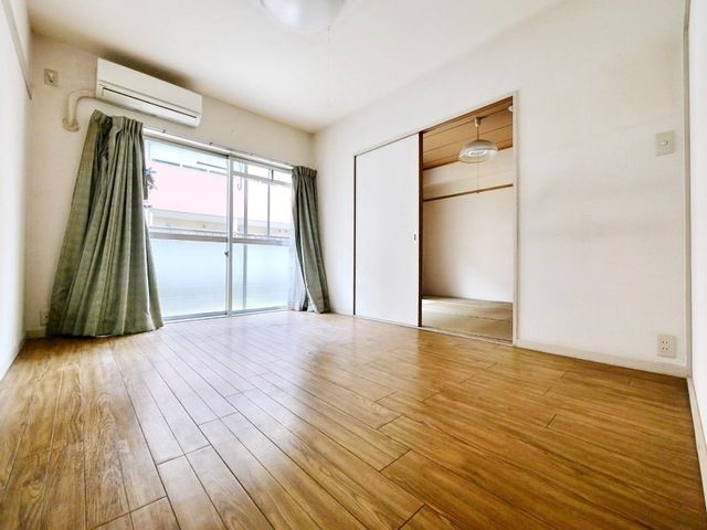 葵マンションの居間写真