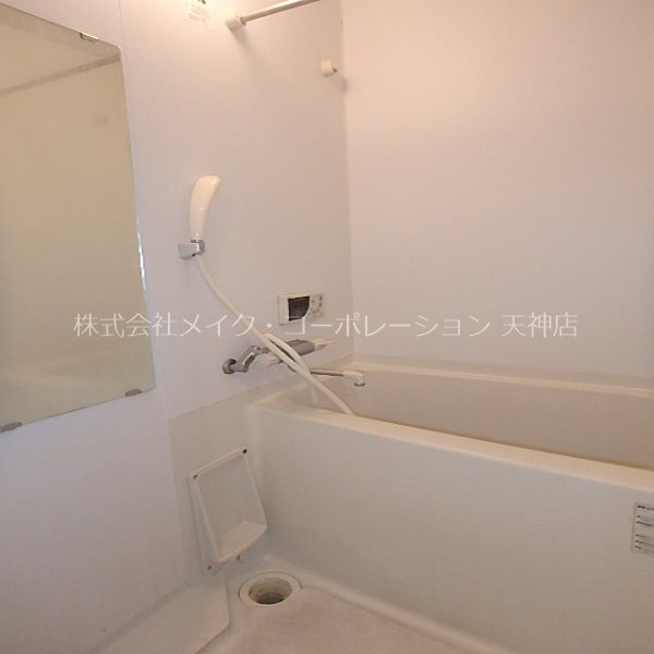 バス・シャワールーム　実際のお部屋はこの写真の反転タイプとなります。