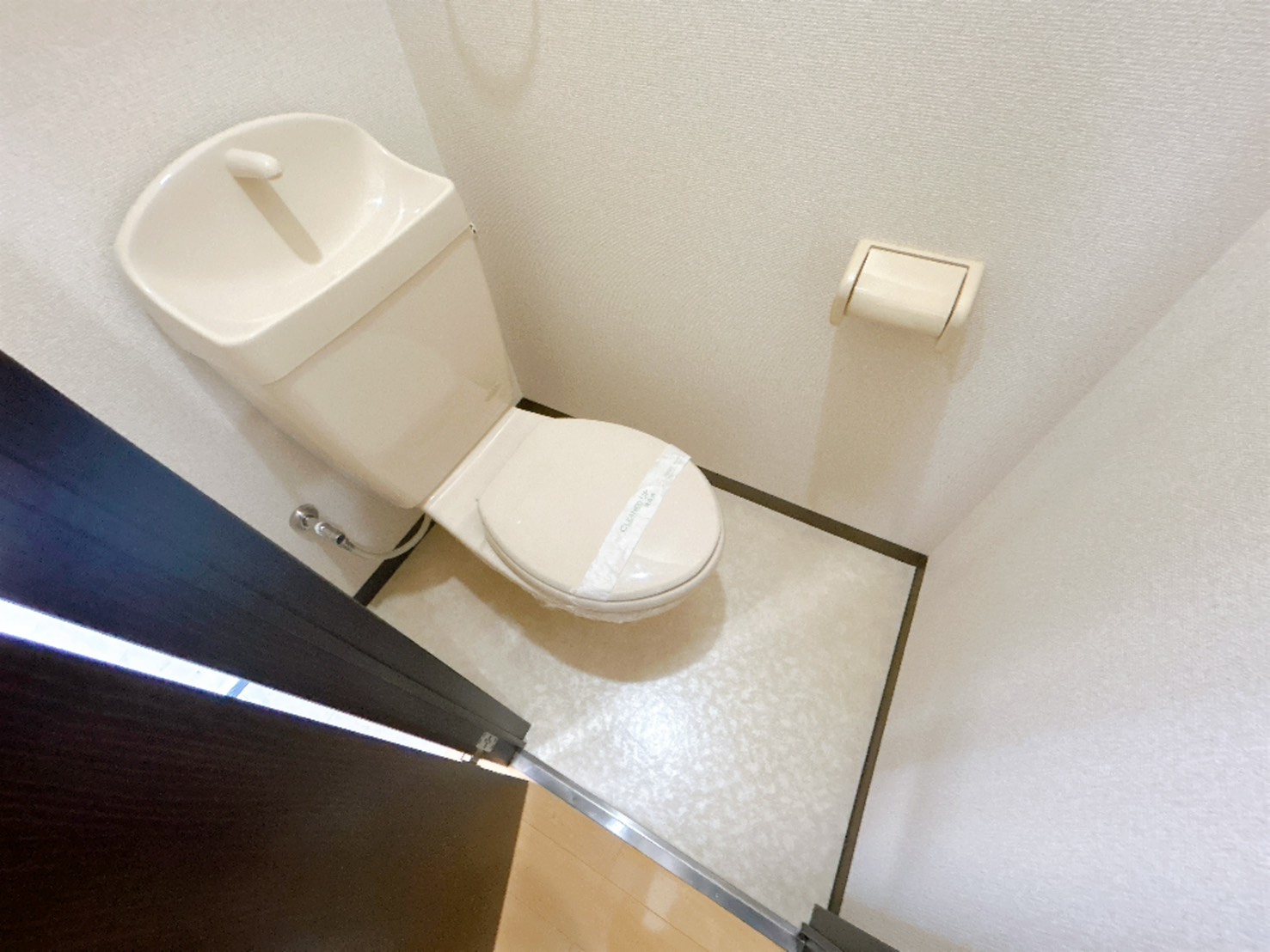 南海本線 泉大津駅 徒歩5分 2階建 築18年のトイレ写真