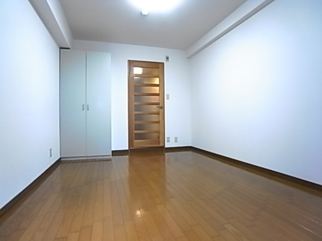 ハイネス生田の居間写真