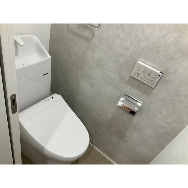 都営三田線 本蓮沼駅 徒歩15分 3階建 築1年のトイレ写真