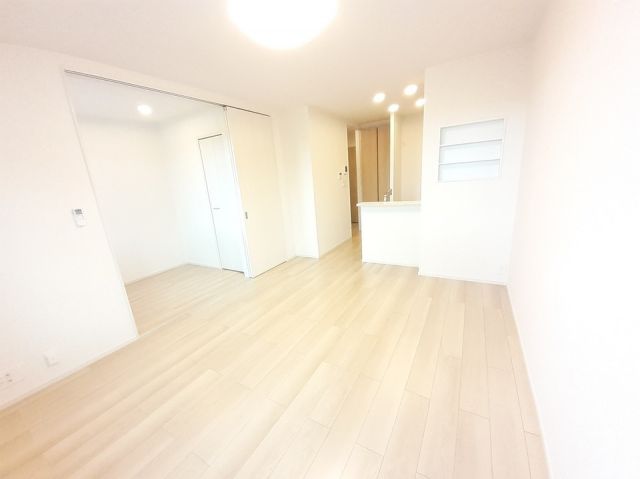 ホームタウン新田Iの居間写真