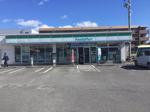 コンビニ　ファミリーマート 小牧パワーズ店（コンビニ）まで153m
