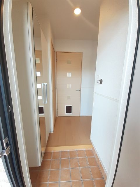 プリムローズ二色IIの玄関写真