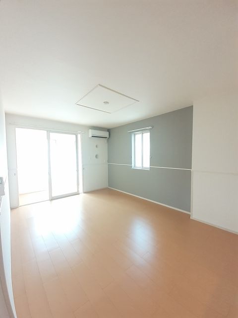 プリムローズ二色IIの居間写真