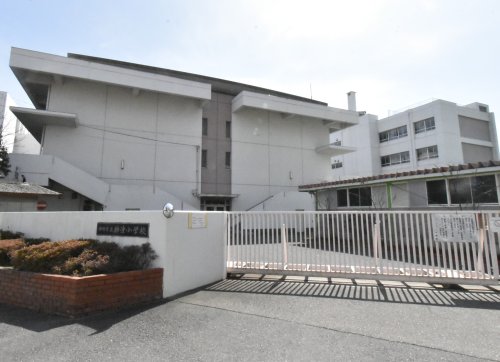 小学校　神津小学校（小学校）まで1105m