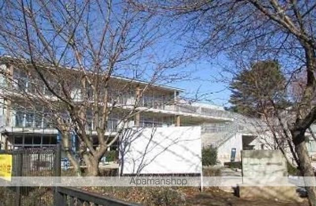 小学校　北本市立南小学校（小学校）まで956m