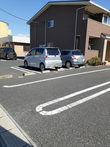 駐車場　駐車場に車を止められます