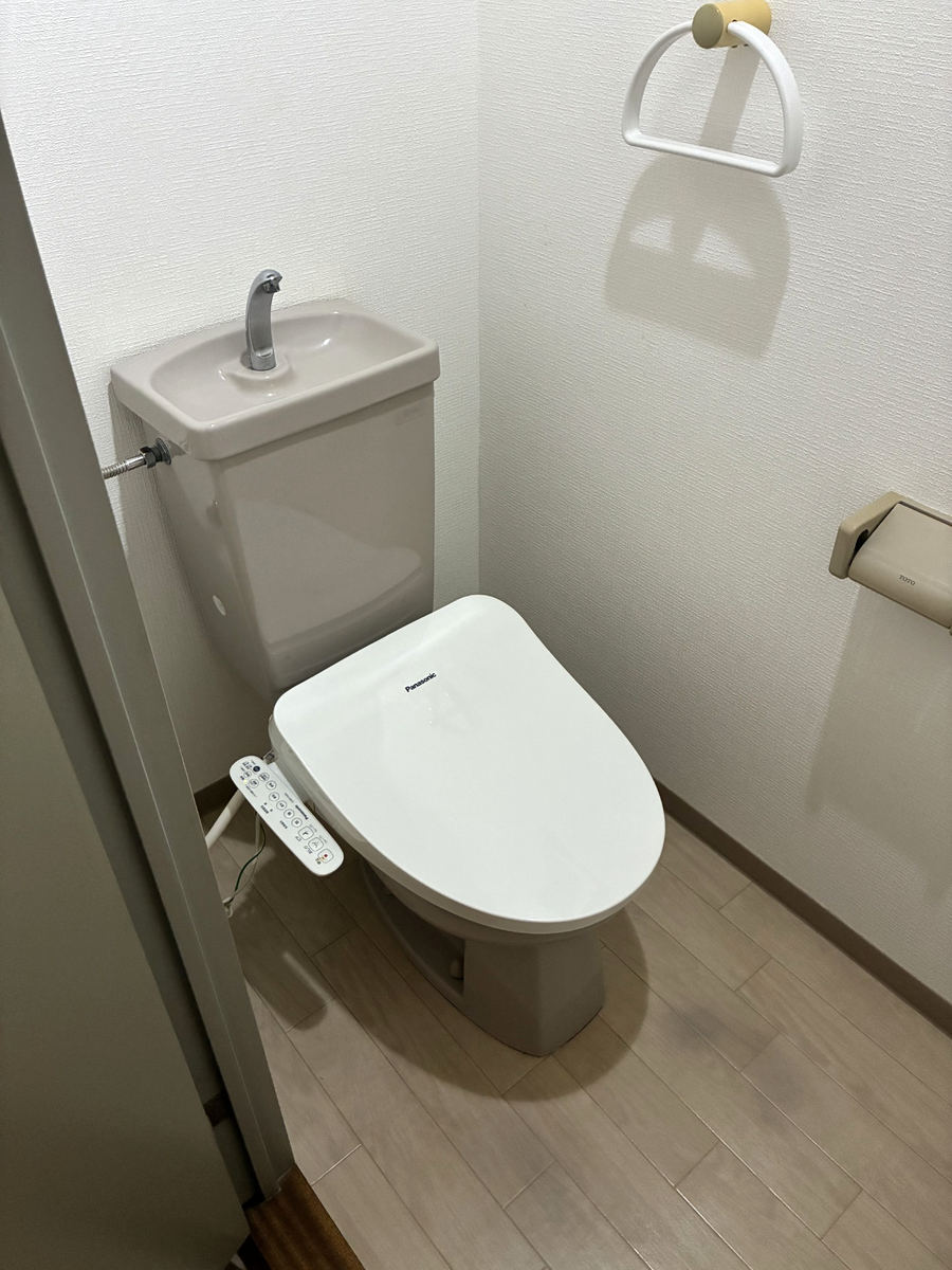 東急東横線 中目黒駅 徒歩10分 7階建 築30年のトイレ写真