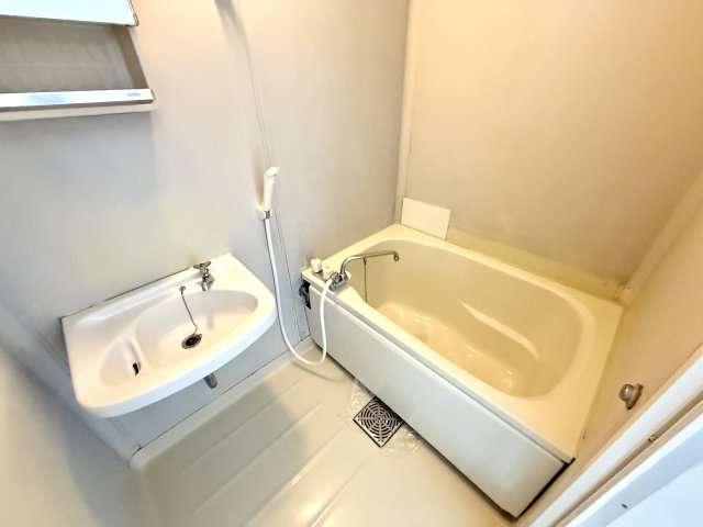 バス・シャワールーム　シンプルで機能的なユニットバスです！