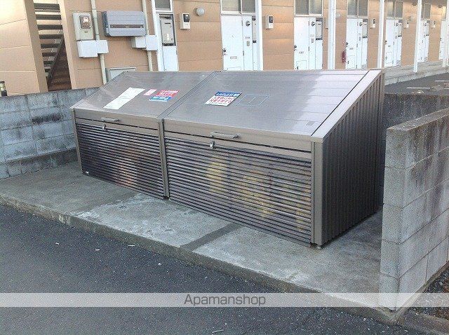 レオネクストホワイトバーチIIの居間写真