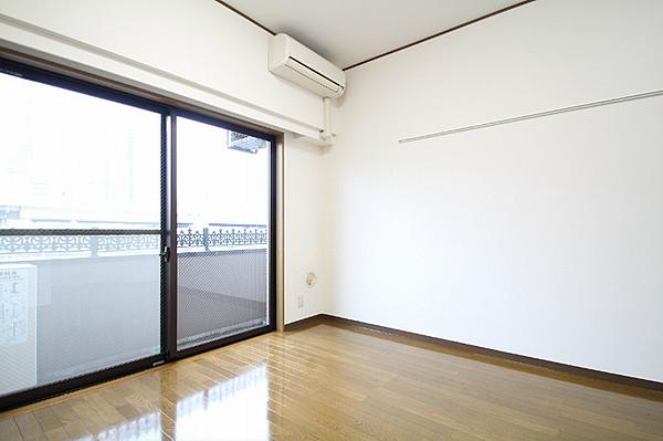 グリフィン横浜・高島町の居間写真