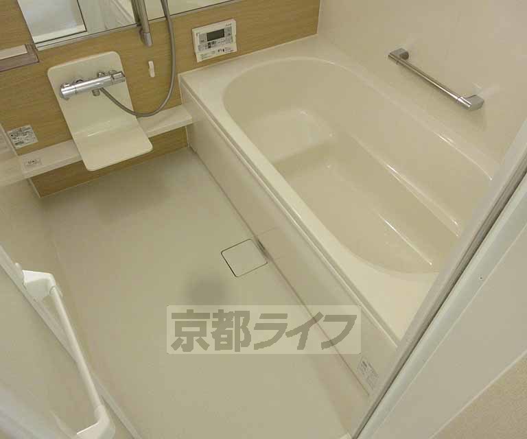 バス・シャワールーム　足が伸ばせるお風呂です！