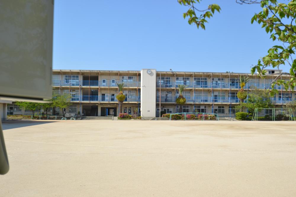小学校　西宮市立小松小学校（小学校）まで635m