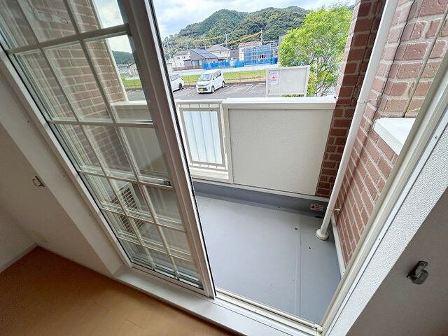 バルコニー　陽当たり良好なバルコニーです