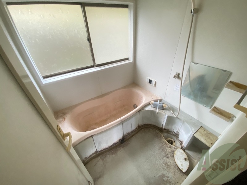 バス・シャワールーム　一日の疲れを癒してくれそうな広い浴室です