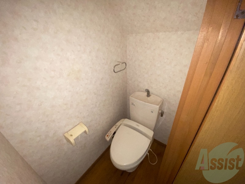 トイレ　トイレは温水洗浄便座付きで毎日快適に使えますね