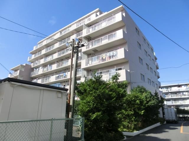 建物外観　駅徒歩7分　買い物便利な立地