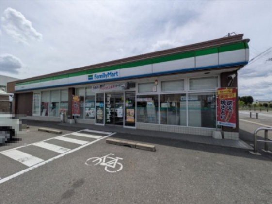 コンビニ　ファミリーマート 小牧味岡口店（コンビニ）まで751m
